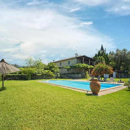 Casa De * Ajude